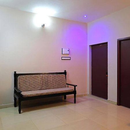 The Club House Hotel Пондичери Екстериор снимка