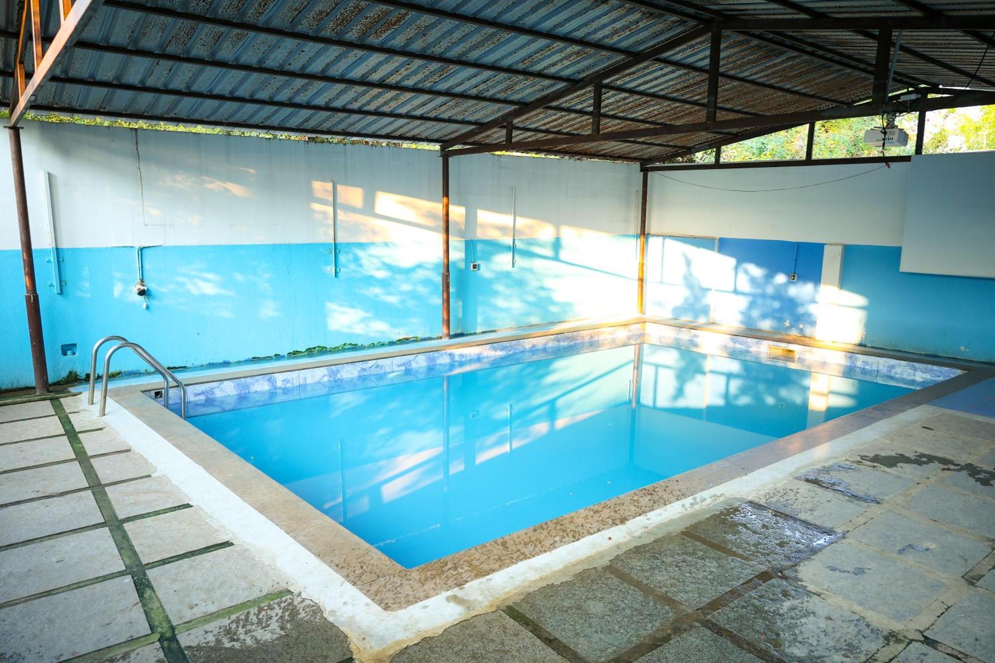 The Club House Hotel Пондичери Екстериор снимка