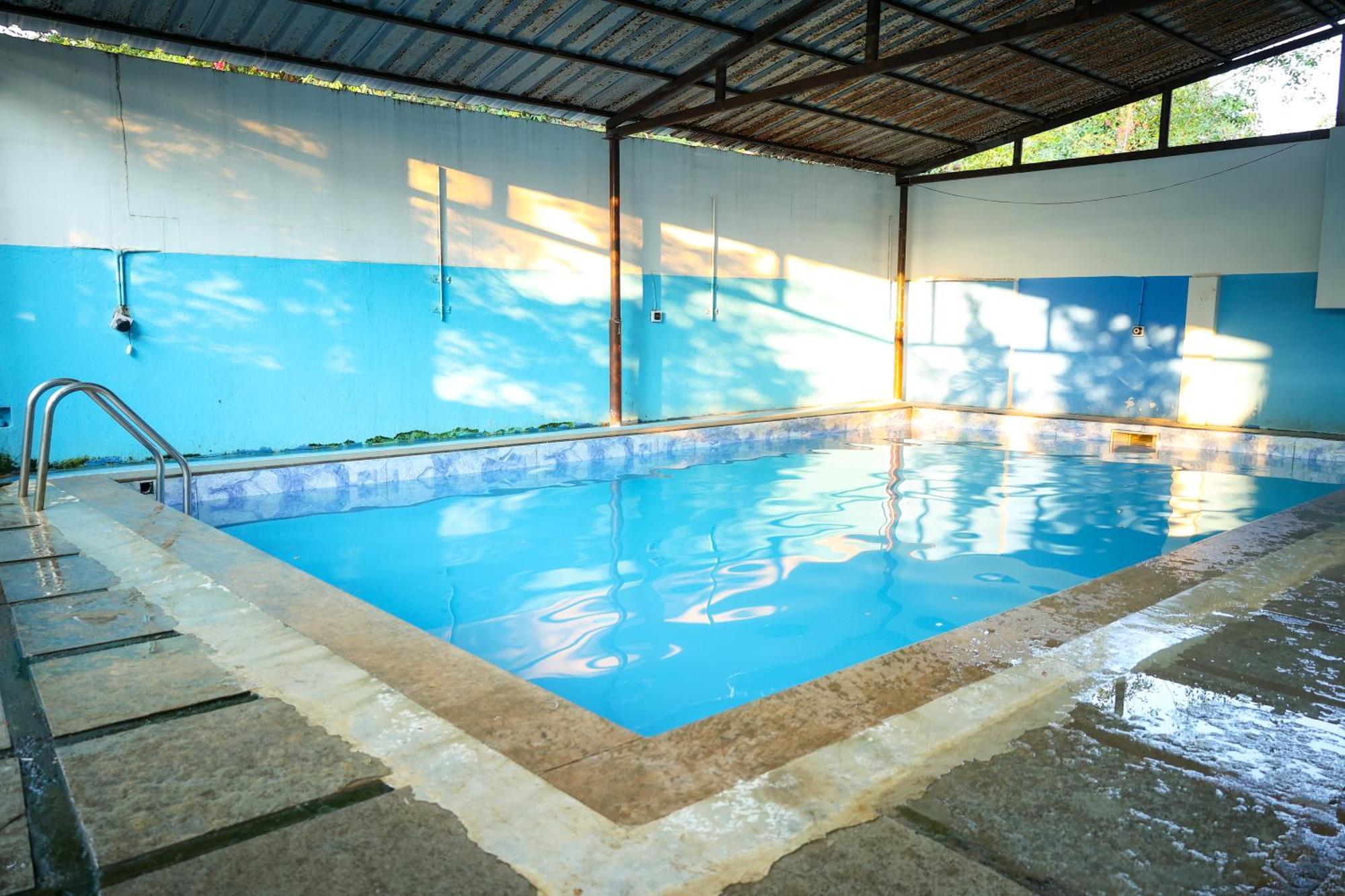 The Club House Hotel Пондичери Екстериор снимка