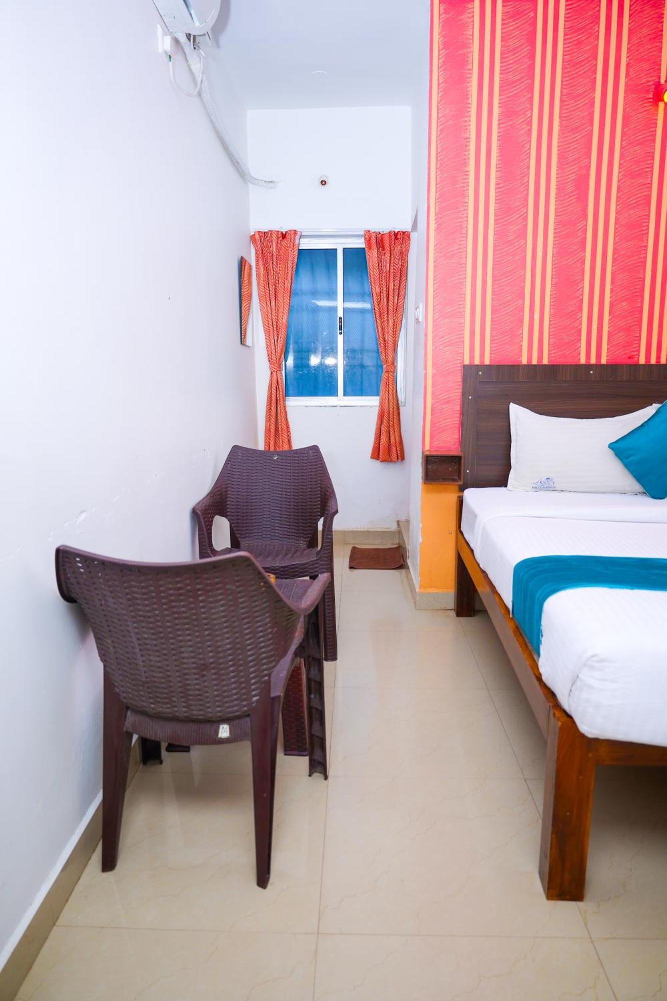 The Club House Hotel Пондичери Екстериор снимка